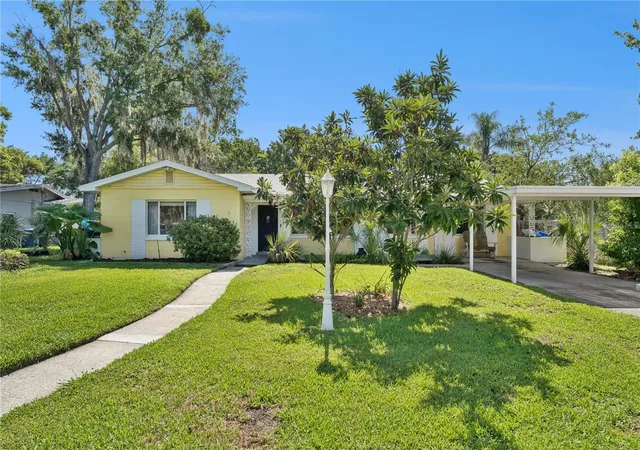 Photo 3 of Single family home for sale at 1003 Lake Bell Dr, Winter Park, FL 32789 | MLS# O6418278 | Listing updated on 2026-10-06