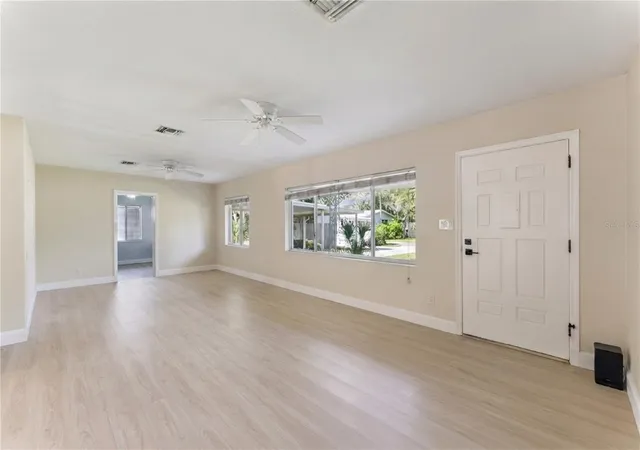 Photo 4 of Single family home for sale at 1003 Lake Bell Dr, Winter Park, FL 32789 | MLS# O6418278 | Listing updated on 2026-10-06