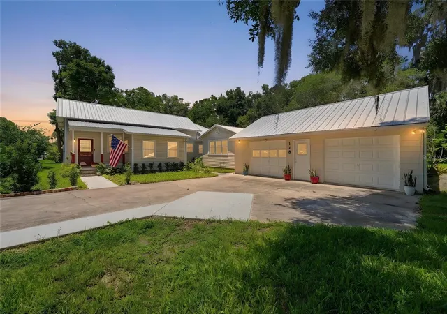 Photo 1 of Single family home for sale at 128 N Lakeview Dr, Lake Helen, FL 32744 | MLS# V4949744 | Listing updated on 2026-10-02