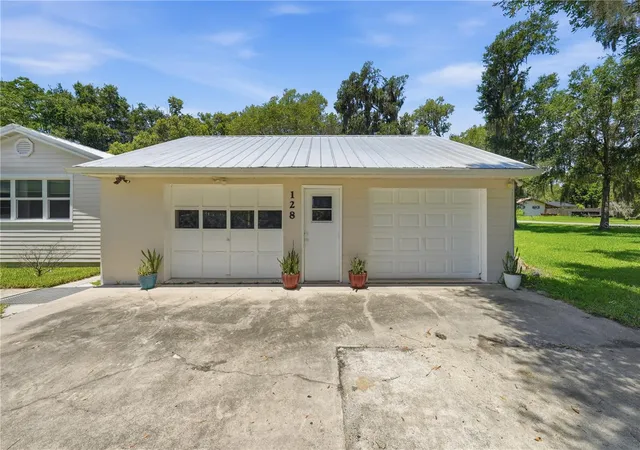 Homes for sale in Lake Helen, FL | 128 N Lakeview Dr, Lake Helen, FL 32744 | MLS# V4949744