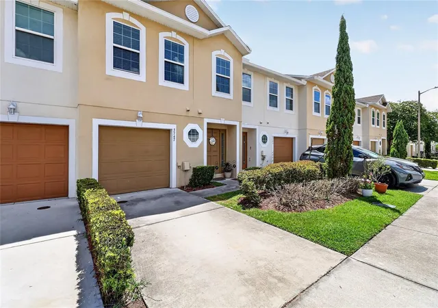Photo 2 of Townhouse for sale at 3747 Woodbury Hl Loop, Lakeland, FL 33810 | MLS# L4962904 | Listing updated on 2026-08-29