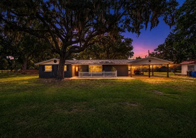 Photo 1 of Single family home for sale at 5702 Tindale Rd, Plant City, FL 33565 | MLS# TB8521055 | Listing updated on 2026-09-15