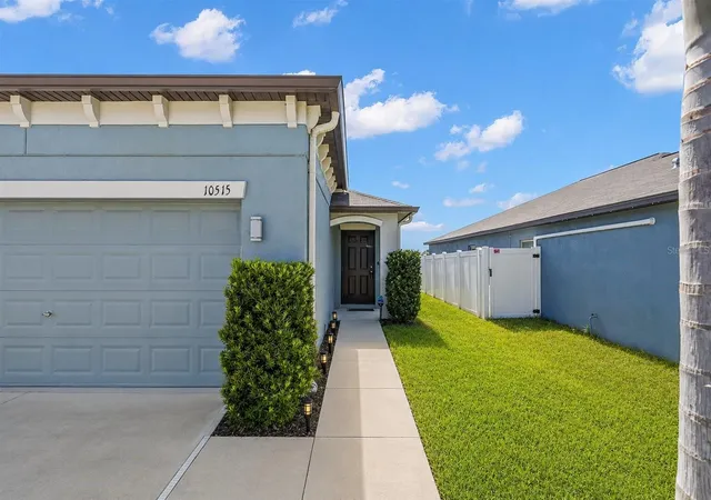 5th image of 10515 Carloway Hills Dr, Wimauma, FL 33598 | MLS# TB8521062
