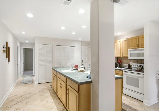 Listing Photo 5 - Condo for sale in building located at 314 Palm Coast Pkwy Ne, PALM COAST, FL 32137 - Unit #202
