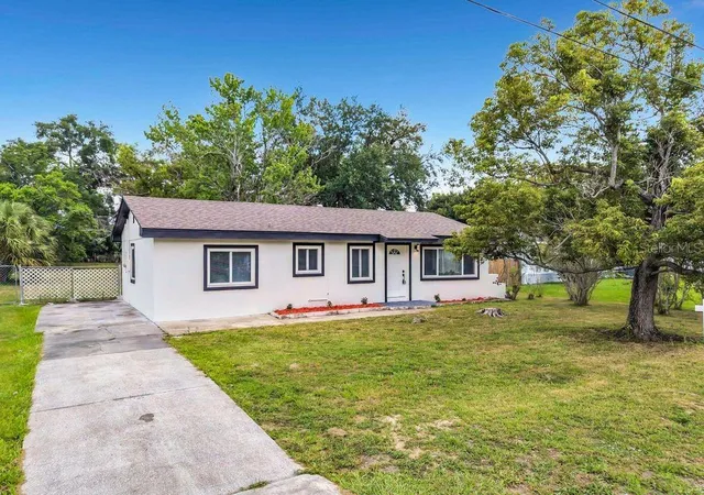 Photo 4 of Single family home for sale at 825 E Church Ave, Longwood, FL 32750 | MLS# O6418314 | Listing updated on 2026-09-25