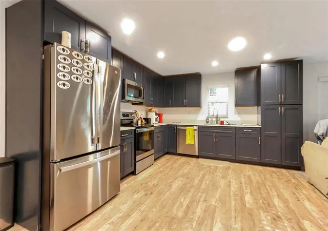 3rd image of 923 Oxford St, Longwood, FL 32750 | MLS# O6418326