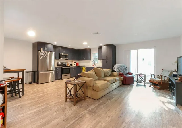 4th image of 923 Oxford St, Longwood, FL 32750 | MLS# O6418326