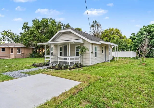 3rd image of 820 26Th St Nw, Winter Haven, FL 33881 | MLS# L4962912