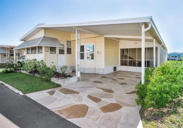 Homes for sale in Holiday, FL | 2127 Kona Dr, Holiday, FL 34691 | MLS# W7886888