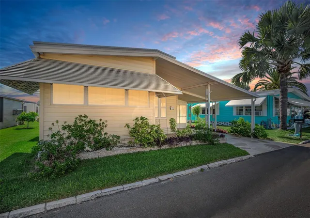 Homes for sale in Holiday, FL | 2127 Kona Dr, Holiday, FL 34691 | MLS# W7886888