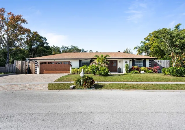 Homes for sale in Longwood, FL | 122 Bearss Cir, Longwood, FL 32750 | MLS# O6418393