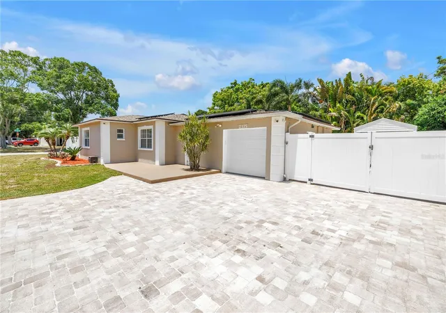 Photo 3 of Single family home for sale at 2375 37th Street N, Saint Petersburg, FL 33713 | MLS# TB8521207 | Listing updated on 2026-09-17