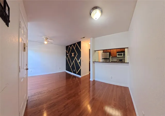 Photo 4 of Condo for sale at 5440 S Macdill Ave #1I, Tampa, FL 33611 | MLS# A4697582 | Listing updated on 2026-10-07