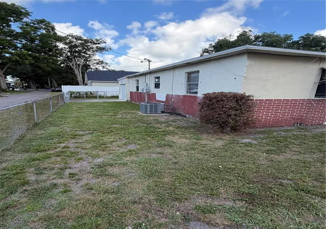 Photo 3 of Single family home for sale at 1010 Pennsylvania Ave, Clearwater, FL 33755 | MLS# TB8521219 | Listing updated on 2026-09-19