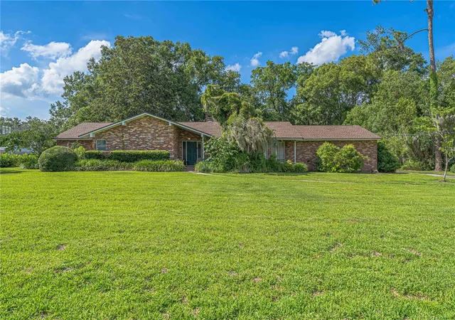 Photo 1 of Single family home for sale at 2137 Se 11th Street, Ocala, FL 34471 | MLS# OM727018 | Listing updated on 2026-08-24