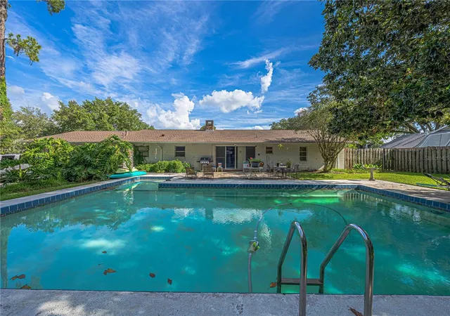Photo 3 of Single family home for sale at 2137 Se 11th Street, Ocala, FL 34471 | MLS# OM727018 | Listing updated on 2026-08-24