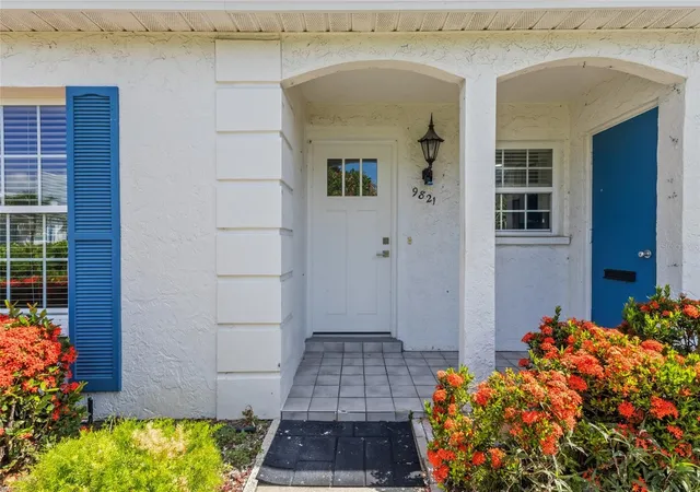Photo 3 of Condo for sale at 9821 Hernando Ct, Bradenton, FL 34210 | MLS# A4697587 | Listing updated on 2026-06-23