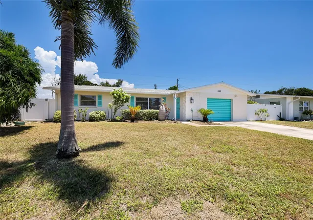2nd image of 3305 Highland Ave W, Bradenton, FL 34205 | MLS# A4697593