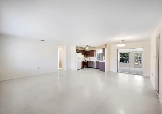 3rd image of 3305 Highland Ave W, Bradenton, FL 34205 | MLS# A4697593