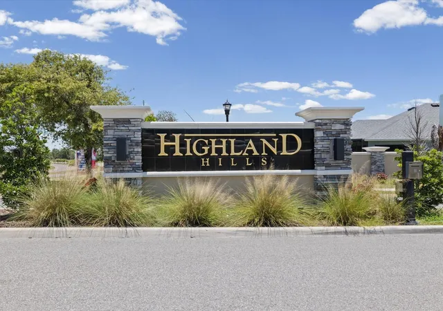 Photo 2 of Single family home for sale at 9401 Highland Hills Dr, Hudson, FL 34667 | MLS# W7886896 | Listing updated on 2026-09-21