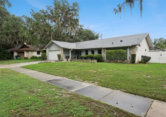Photo 3 of Single family home for sale at 4902 Briar Oaks Cir, Orlando, FL 32808 | MLS# G5114037 | Listing updated on 2026-08-20