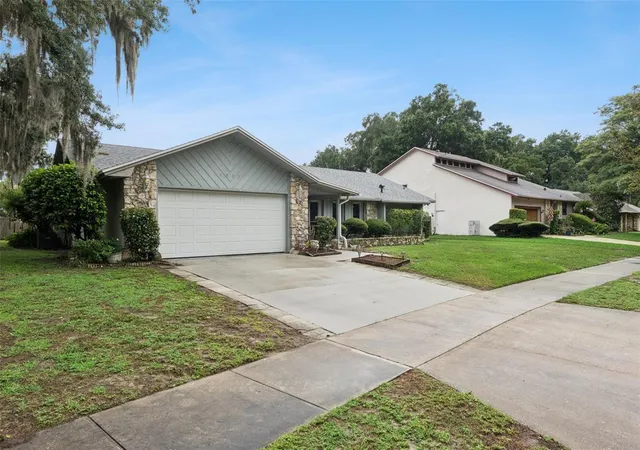 Photo 3 of Single family home for sale at 4902 Briar Oaks Cir, Orlando, FL 32808 | MLS# G5114037 | Listing updated on 2026-08-20