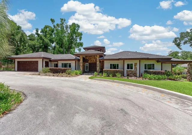 Photo 1 of Single family home for sale at 1007 Lakewood Dr, Brandon, FL 33510 | MLS# TB8521310 | Listing updated on 2026-10-17