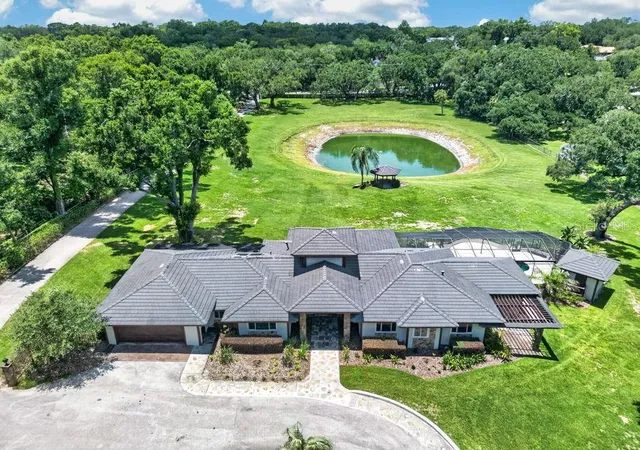 Photo 3 of Single family home for sale at 1007 Lakewood Dr, Brandon, FL 33510 | MLS# TB8521310 | Listing updated on 2026-10-17