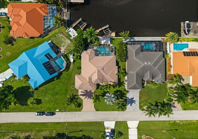 Homes for sale in Cape Coral, FL | 2106 Se 20th Ln, Cape Coral, FL 33990 | MLS# C7527562