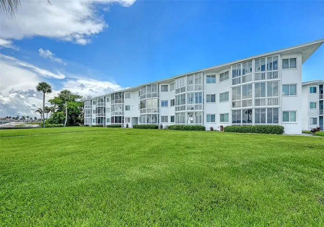 3rd image of 777 John Ringling Blvd #24, Sarasota, FL 34236 | MLS# A4697620
