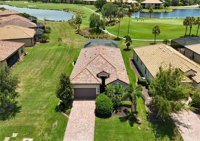 Photo 2 of Single family home for sale at 6907 Quiet Crk Dr, Bradenton, FL 34212 | MLS# A4697622 | Listing updated on 2026-09-27