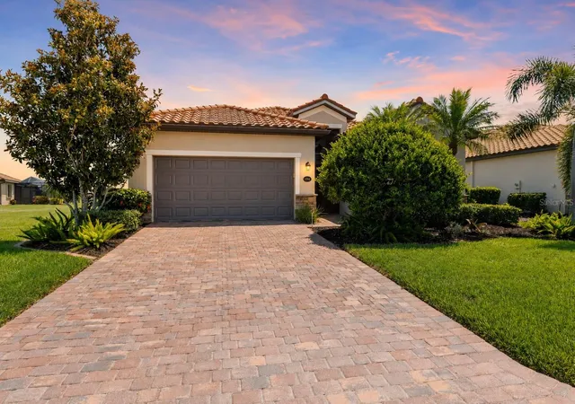 Photo 1 of Single family home for sale at 6907 Quiet Crk Dr, Bradenton, FL 34212 | MLS# A4697622 | Listing updated on 2026-09-27