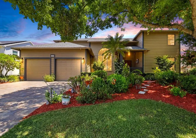 Photo 1 of Single family home for sale at 2917 Sandpiper Pl, Clearwater, FL 33762 | MLS# TB8521322 | Listing updated on 2026-09-22