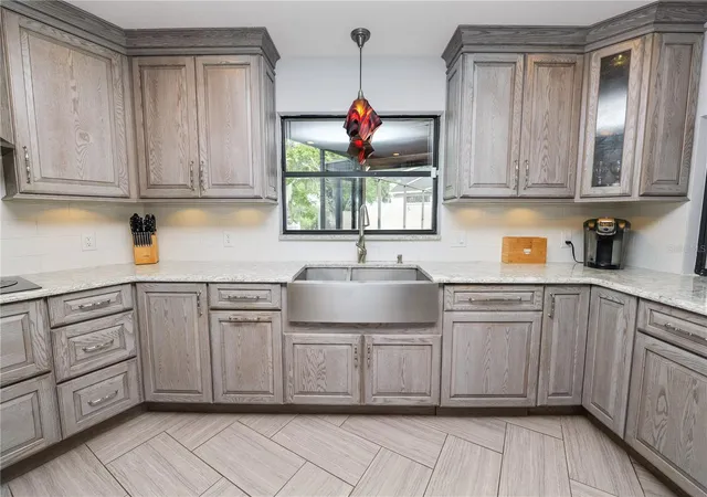 Homes for sale in Valrico, FL | 1224 Rainbrook Cir, Valrico, FL 33596 | MLS# L4962936