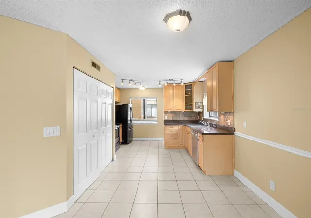 Listing Photo 4 - Condo for sale in building located at 1550 S Belcher Rd, Clearwater, FL 33764 - Unit #421