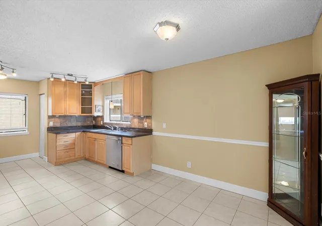 Listing Photo 5 - Condo for sale in building located at 1550 S Belcher Rd, Clearwater, FL 33764 - Unit #421