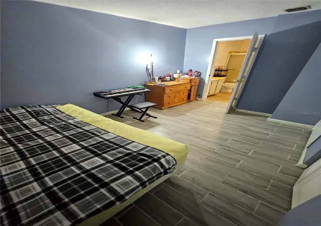 Photo 4 of Condo for sale at 5084 Downing St #2, Orlando, FL 32839 | MLS# O6418502 | Listing updated on 2026-09-18