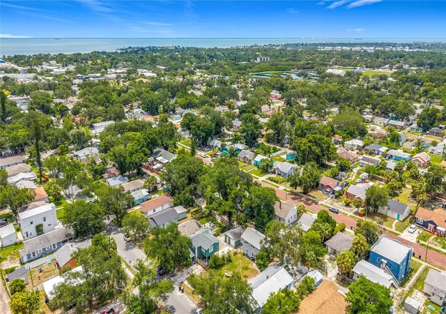 Listing Photo 2 - Condo for sale in building located at 800 15th Ave S, ST PETERSBURG, FL 33701