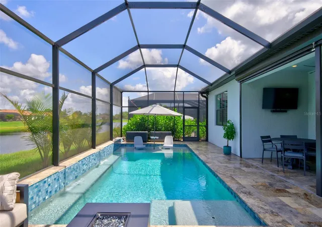 Single family home for sale at 704 Pintail Cvs, BRADENTON, FL 34212 | MLS# A4697635