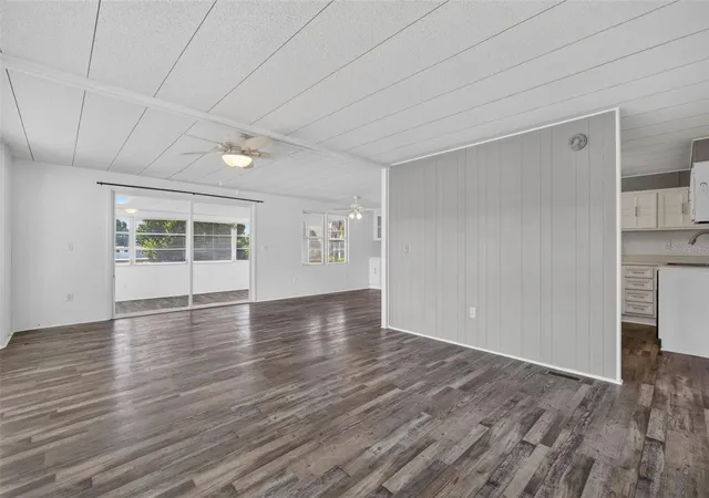Photo 4 of Manufactured home for sale at 34312 Carl Rd, Leesburg, FL 34788 | MLS# G5114059 | Listing updated on 2026-10-07