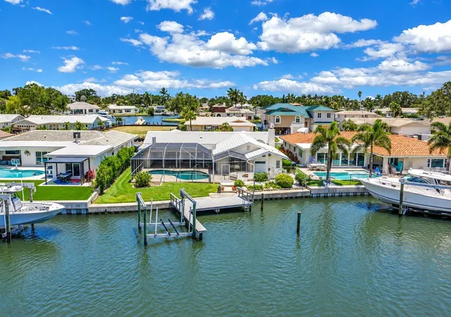 Photo 1 of Single family home for sale at 2067 Massachusetts Ave Ne, Saint Petersburg, FL 33703 | MLS# TB8521396 | Listing updated on 2026-10-09