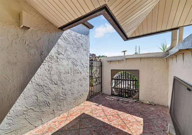 4th image of 1211 11Th Cir Se, Largo, FL 33771 | MLS# TB8521408