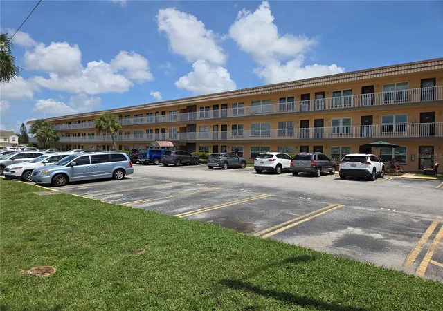 Homes for sale in Kenneth City, FL | 6400 46th Ave N #305, Kenneth City, FL 33709 | MLS# TB8521409