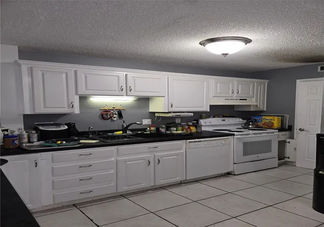 Homes for sale in Kenneth City, FL | 6400 46Th Ave N #305, Kenneth City, FL 33709 | MLS# TB8521409
