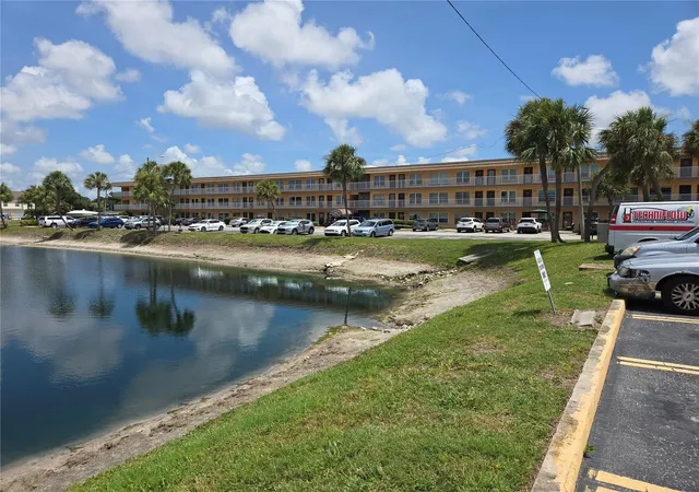 Homes for sale in Kenneth City, FL | 6400 46Th Ave N #305, Kenneth City, FL 33709 | MLS# TB8521409