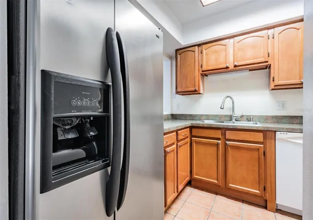 Listing Photo 4 - Condo for sale in building located at 2936 Lichen Ln, Clearwater, FL 33760 - Unit #B