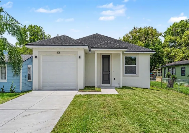 Single family home for sale at 1305 E Parker St, Lakeland, FL 33801 | MLS# L4962940 | Listing updated on 2026-09-05