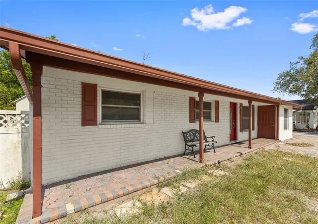 Photo 3 of Single family home for sale at 5923 Yorkshire Rd, Tampa, FL 33634 | MLS# TB8521470 | Listing updated on 2026-10-06