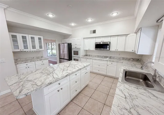 3rd image of 2270 Blossomwood Dr, Oviedo, FL 32765 | MLS# O6418588