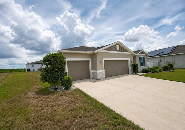 Photo 3 of Single family home for sale at 236 Hillcrest Dr, Dundee, FL 33838 | MLS# O6418604 | Listing updated on 2026-08-24